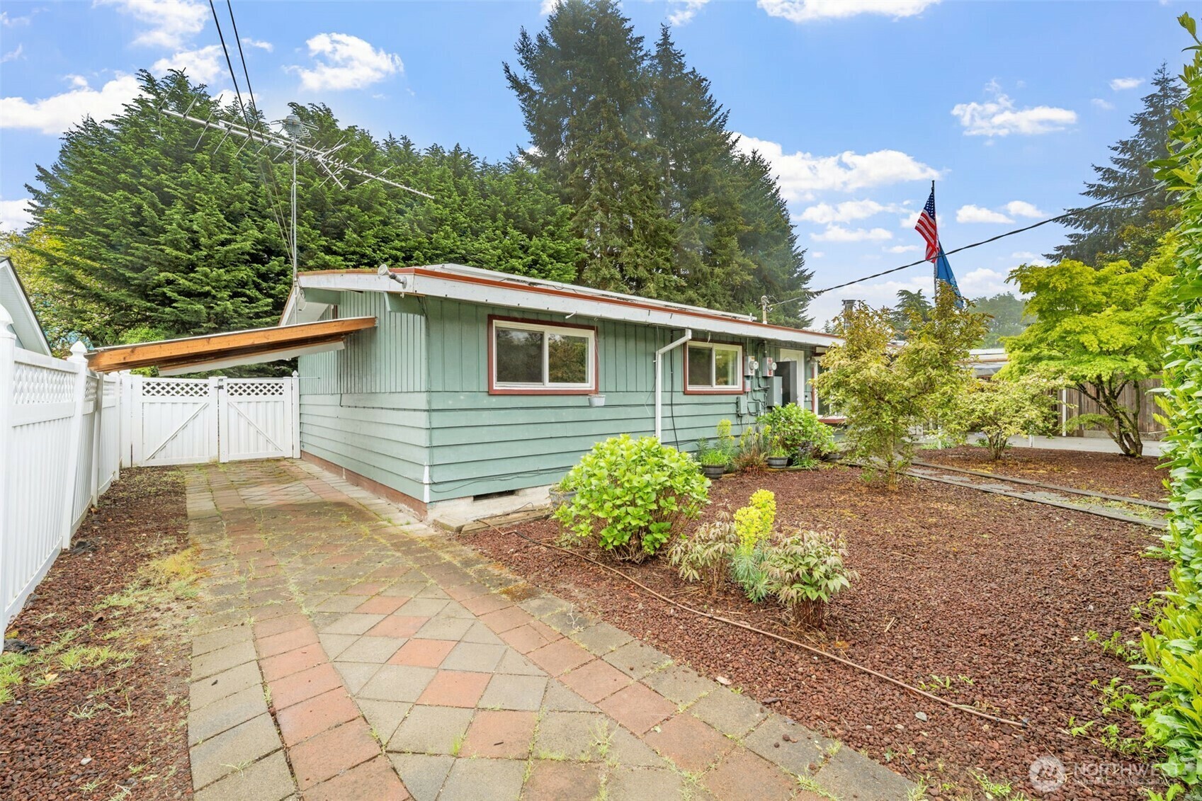 Property Photo: 20628 1st Avenue S WA 98198