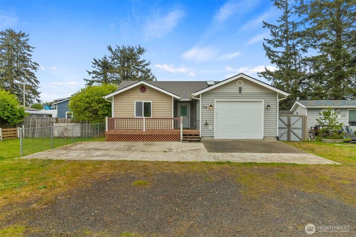 Property Photo:  708 S Broadway Street  WA 98595 