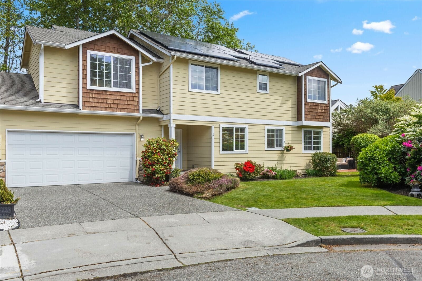 Property Photo: 3321 165th Place SW 5 WA 98037