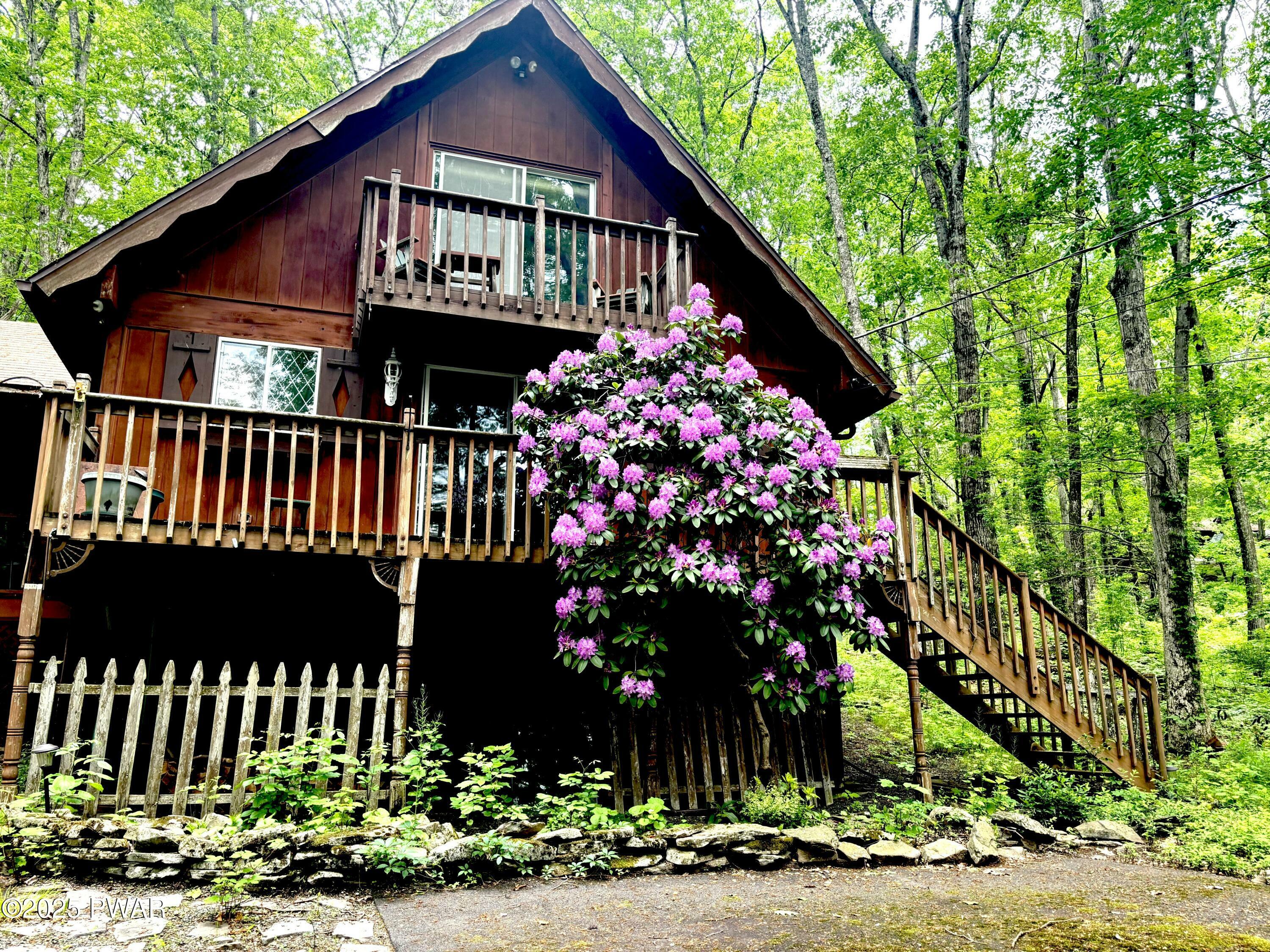 Property Photo: 813 Dogwood Court PA 18428