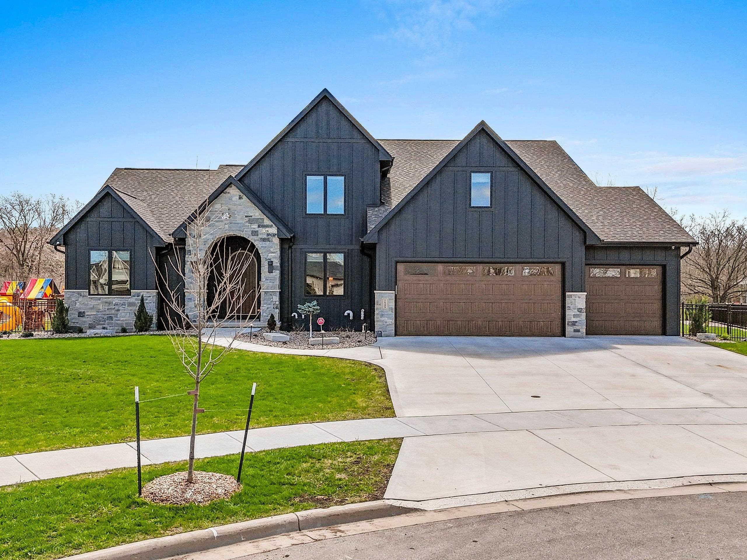 Property Photo: 1849 Ridgemont Circle WI 54115