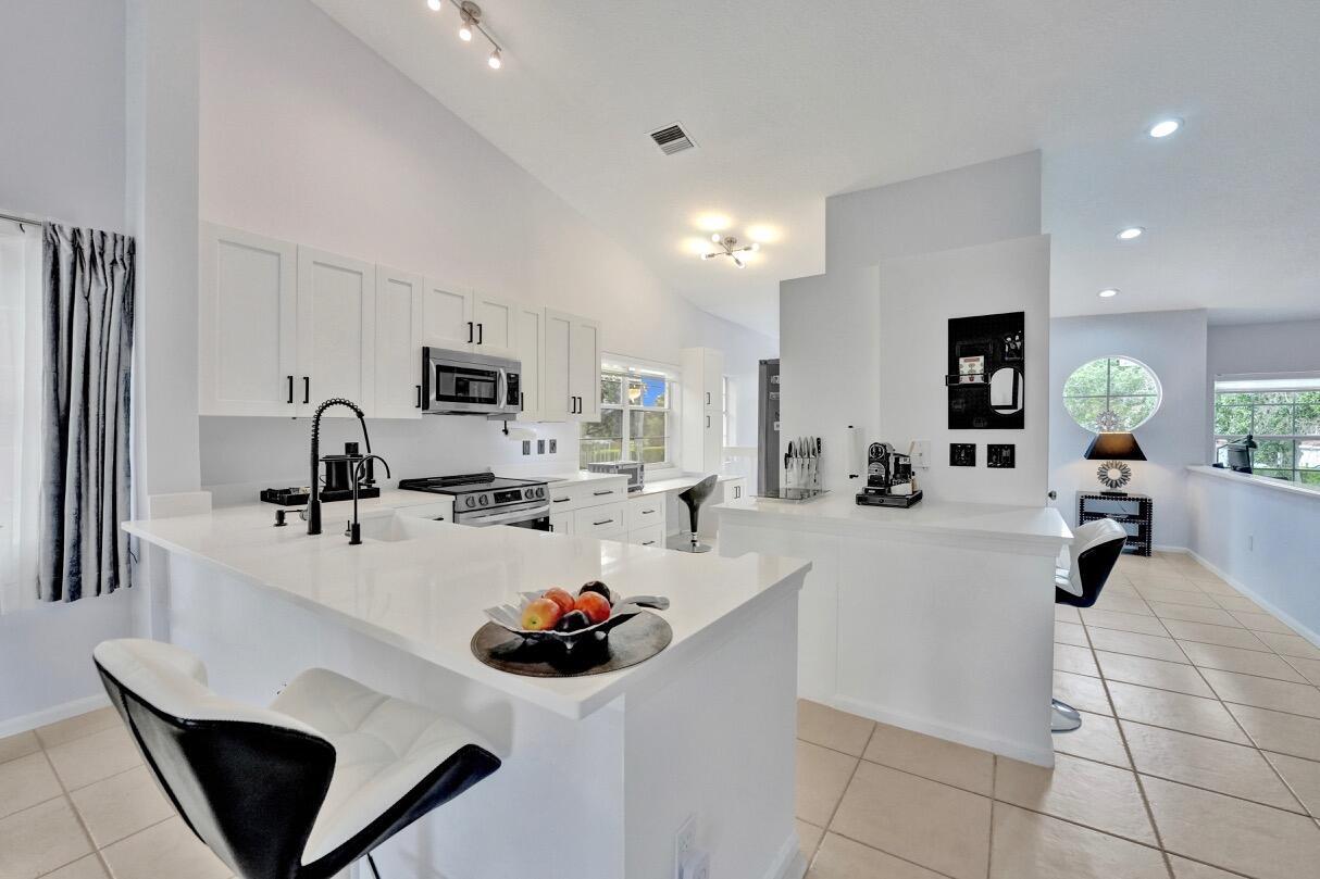Property Photo:  7669 Springwater Place 202  FL 33437 