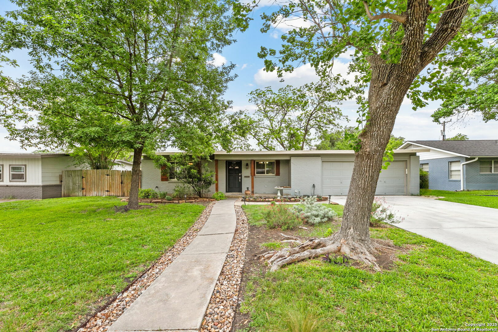 338 Tophill  San Antonio TX 78209 photo