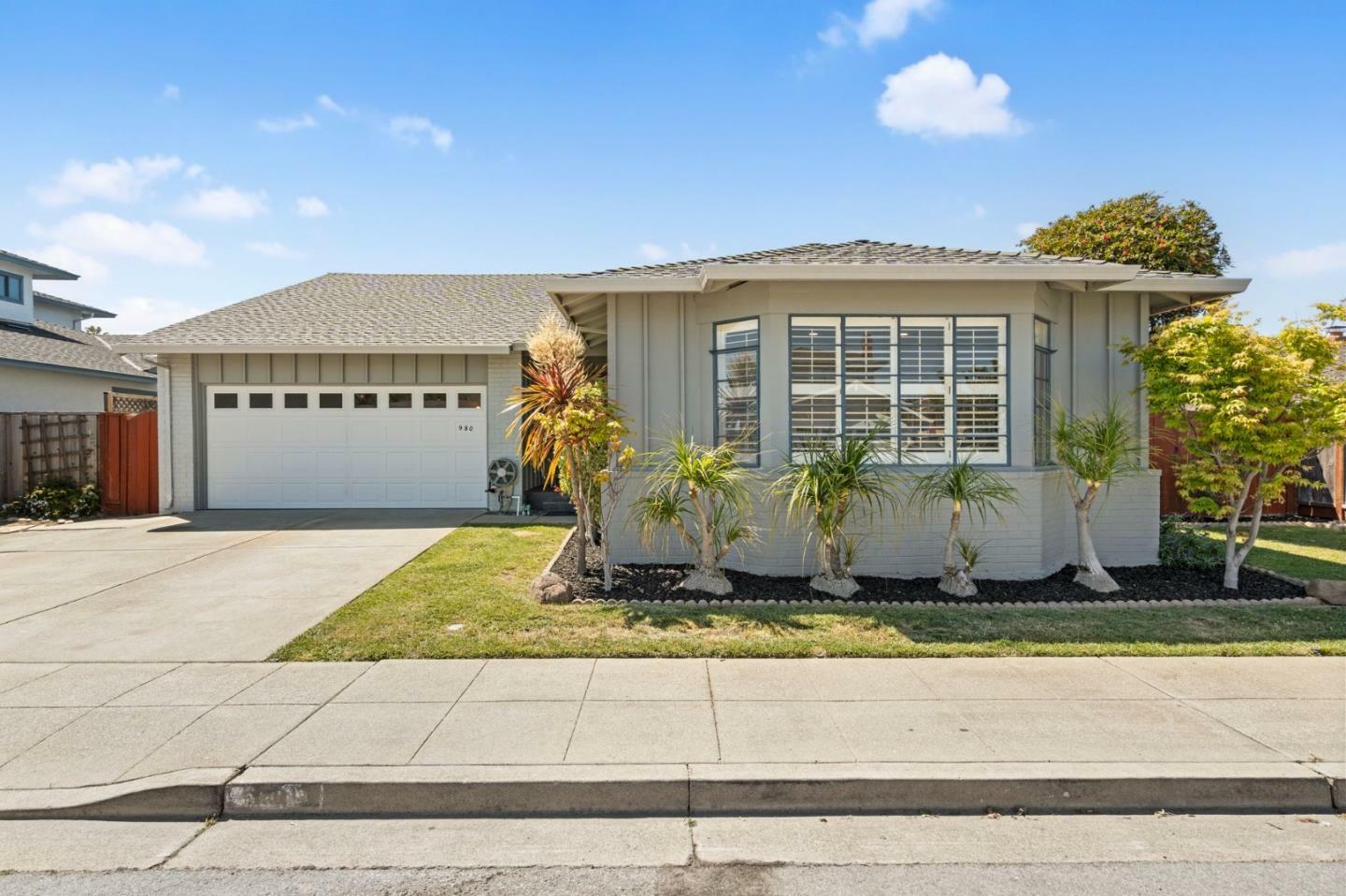 Property Photo: 980 Haddock Street CA 94404