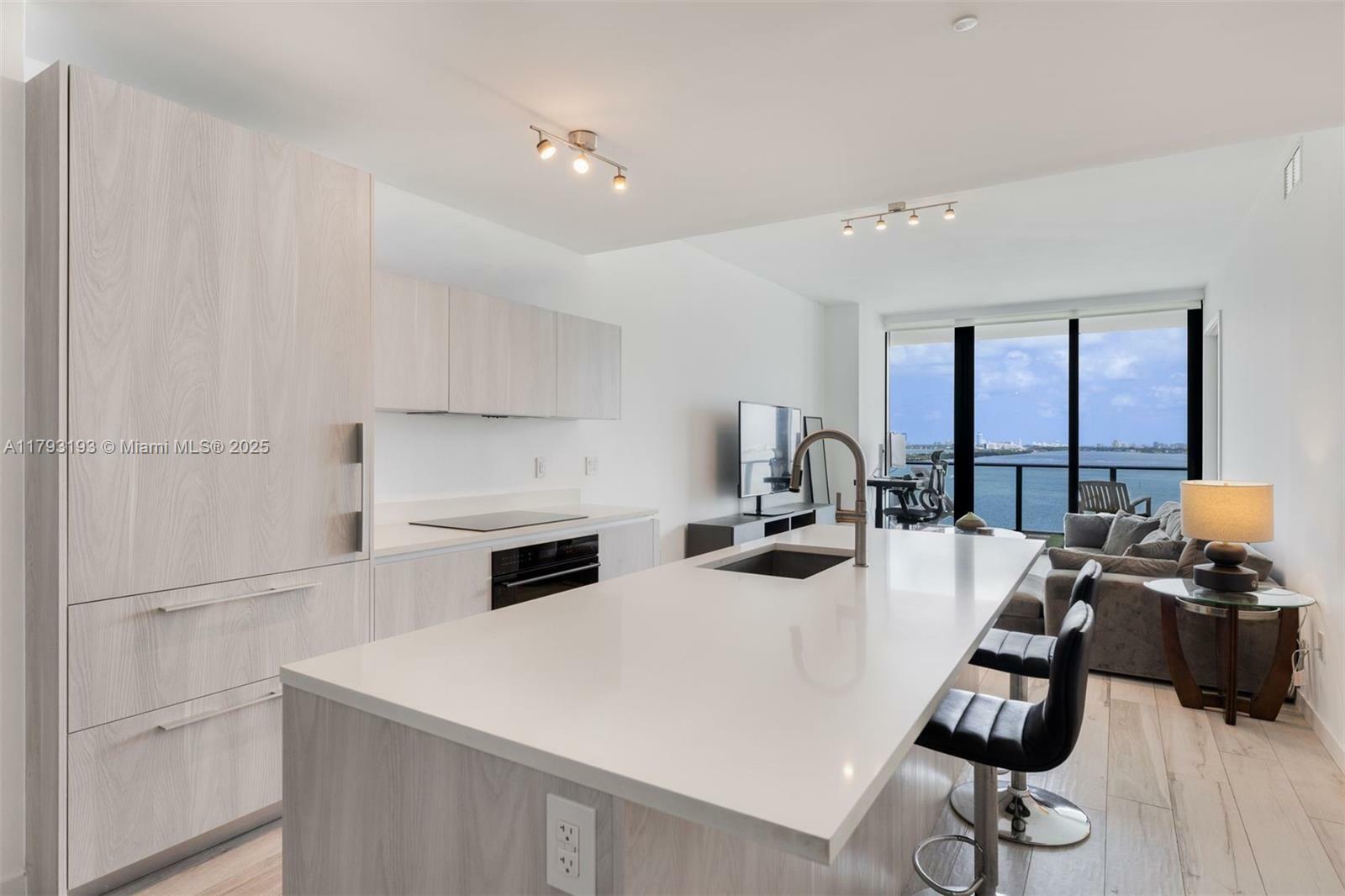 Property Photo: 480 NE 31st St 1502 FL 33137