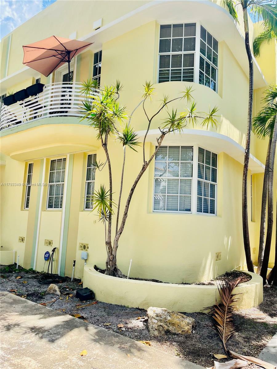 Property Photo:  1335 Pennsylvania Ave 2  FL 33139 