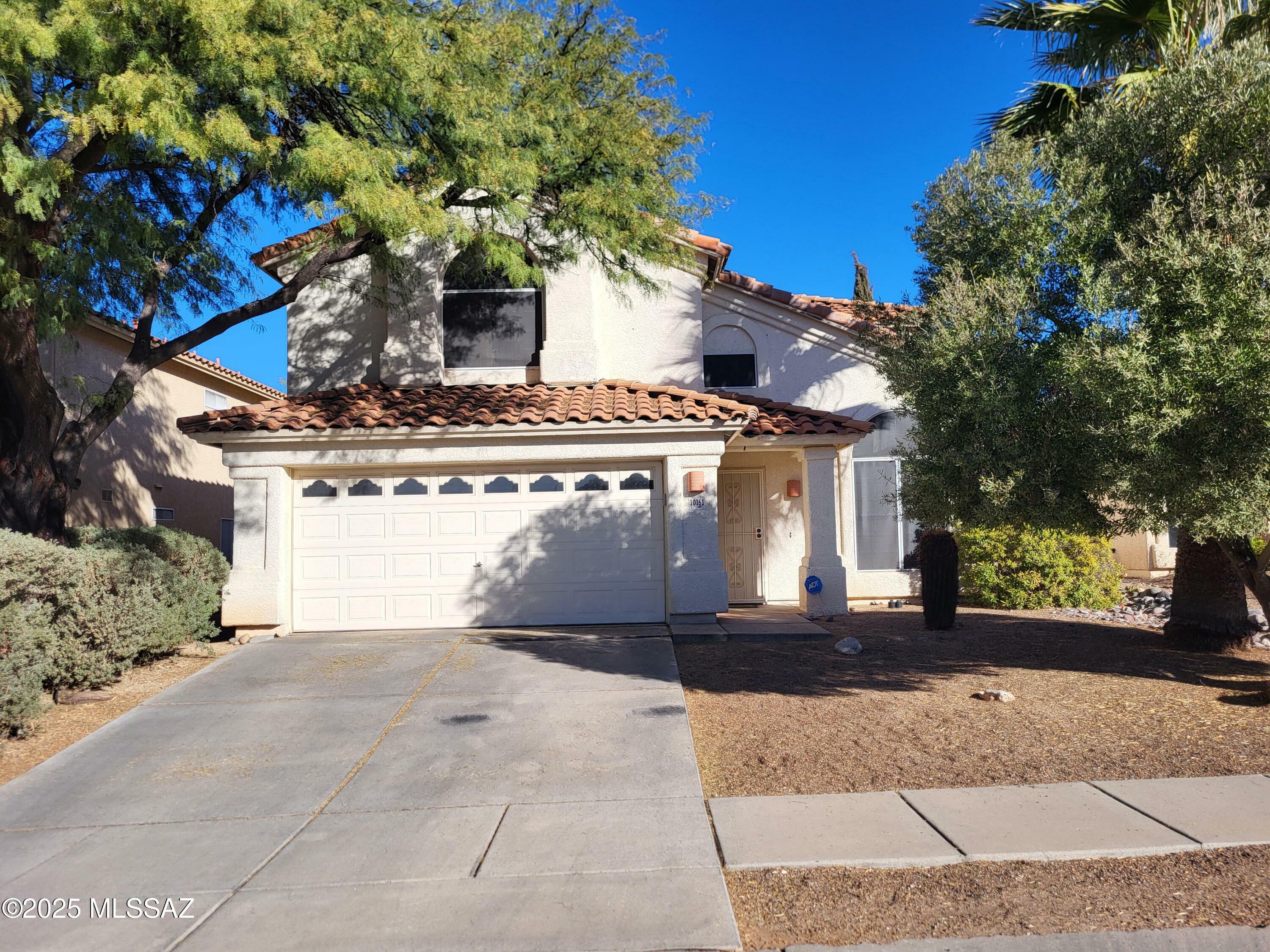Property Photo: 10161 E Queensgate Way AZ 85748