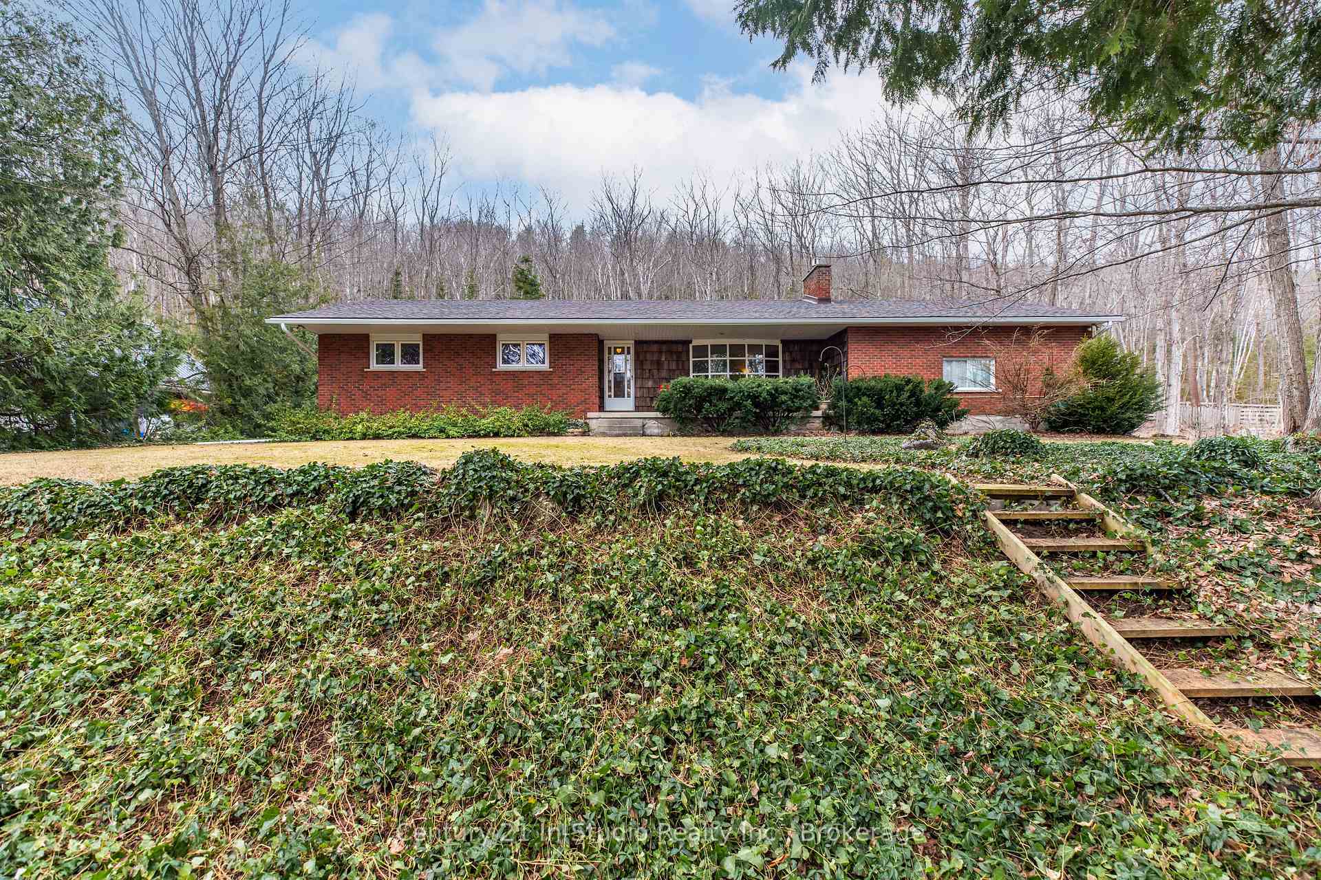 Property Photo: 2 Kathleen Avenue ON N0H 2T0