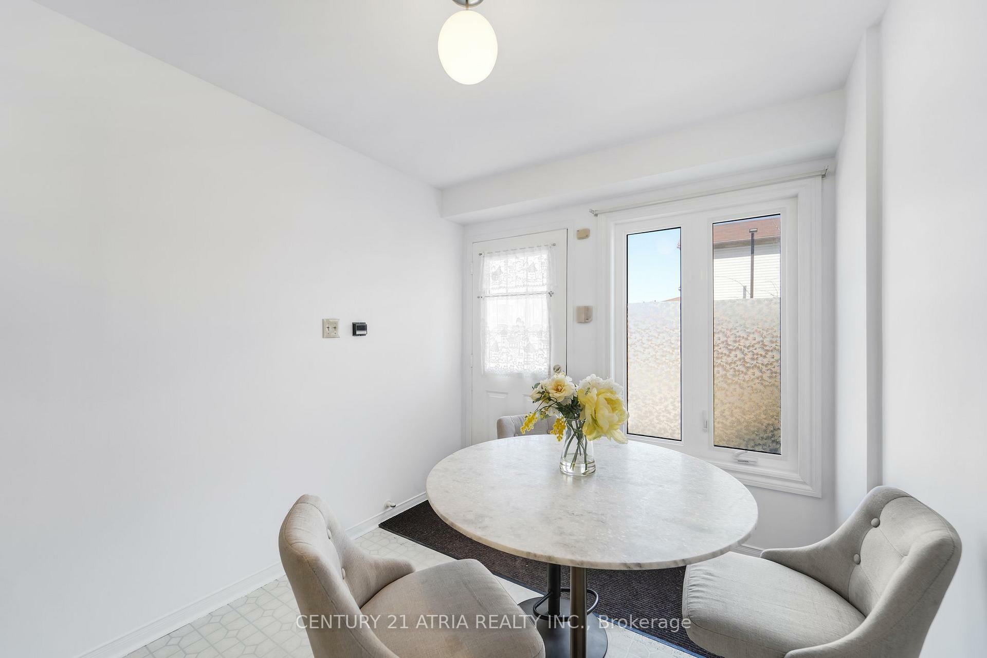 Property Photo: 1485 Torrington Drive 33 ON L5V 1Y3