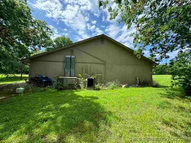 Property Photo: 802 E Brissy Street OK 74023