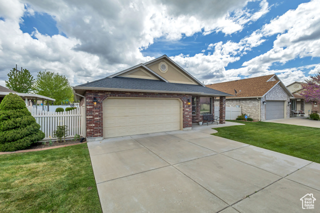 Property Photo: 220 Bryce Dr UT 84037