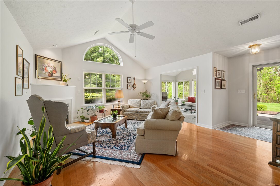 Property Photo: 1738 Heather Heights Drive PA 15046