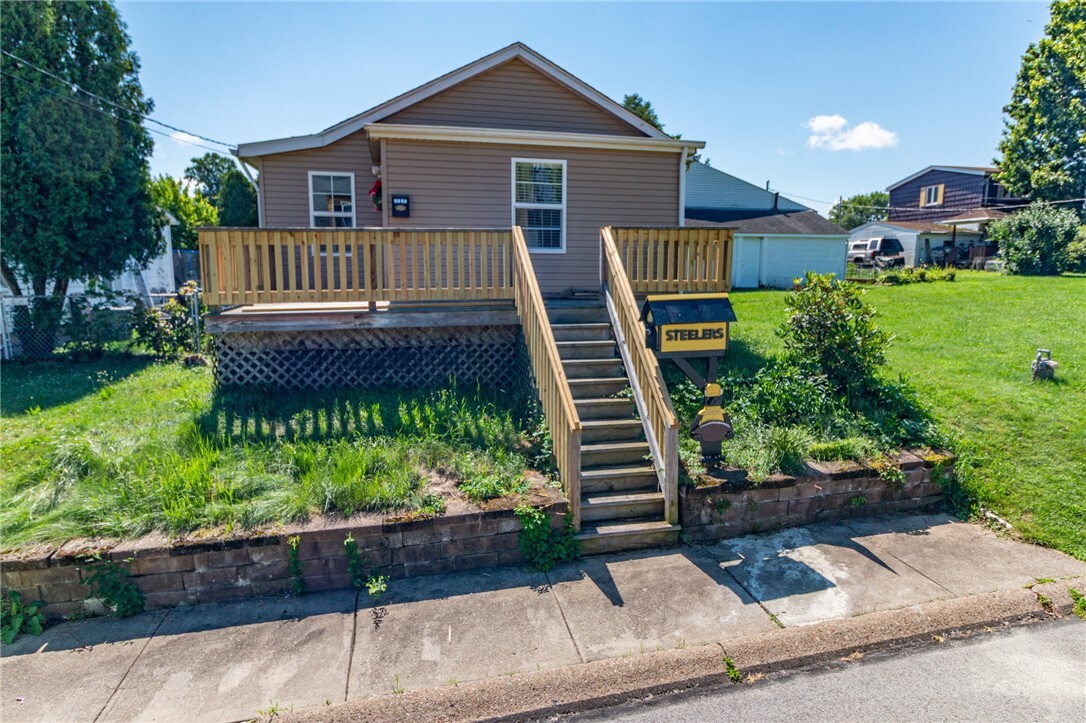 Property Photo: 1434 5th St PA 15065