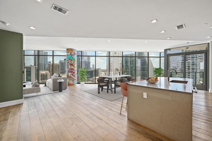 Property Photo:  501 West Avenue 2001  TX 78701 