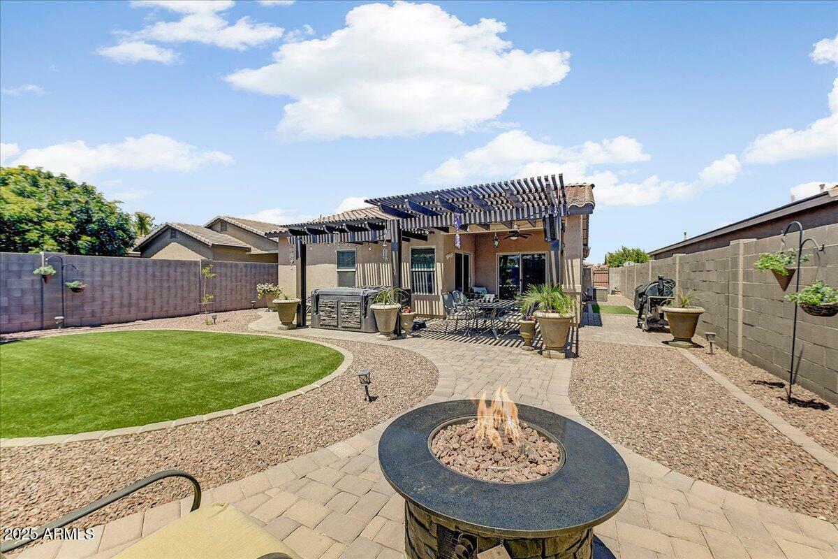 Property Photo: 913 W Leadwood Avenue AZ 85140