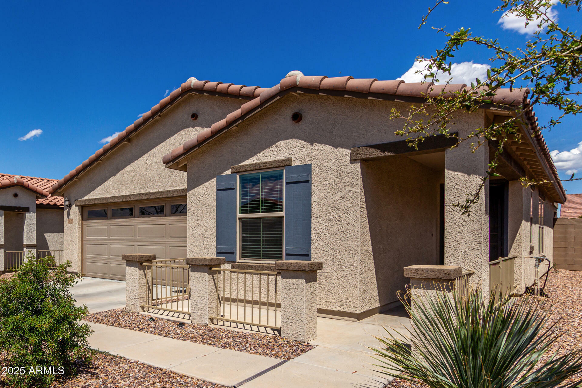 Property Photo: 5621 S 30th Glen AZ 85041