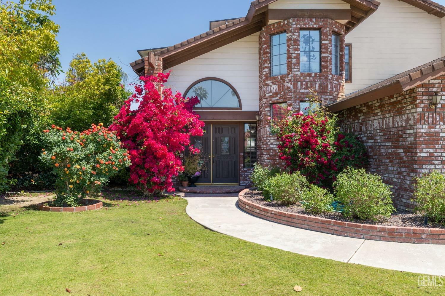 Property Photo: 400 Sinaloa Avenue CA 93314