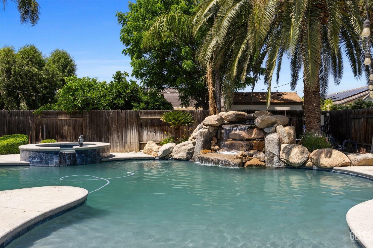 Property Photo: 9508 Canyon Lake Court CA 93312