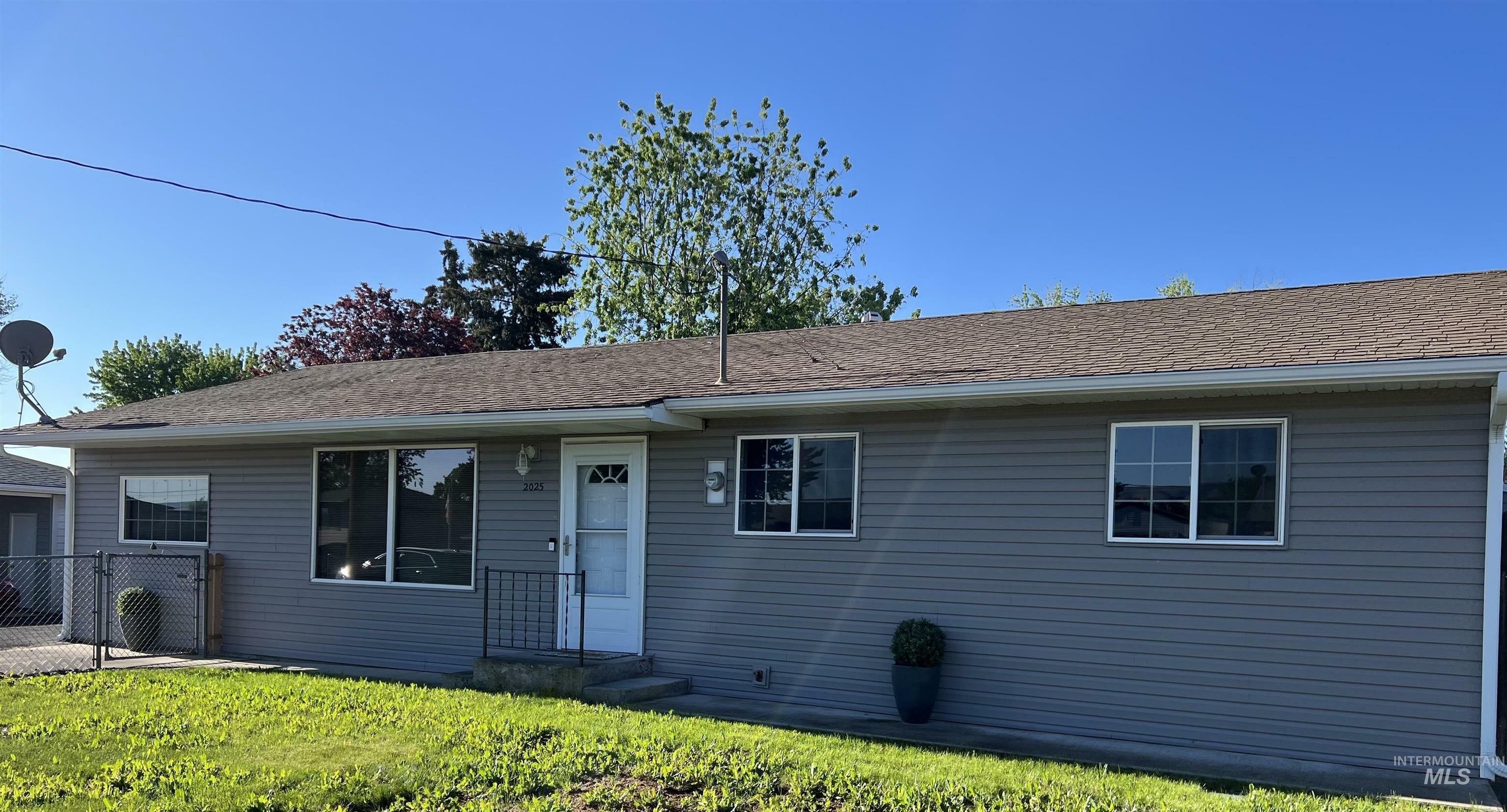 Property Photo: 2025 10th Ave. WA 99403
