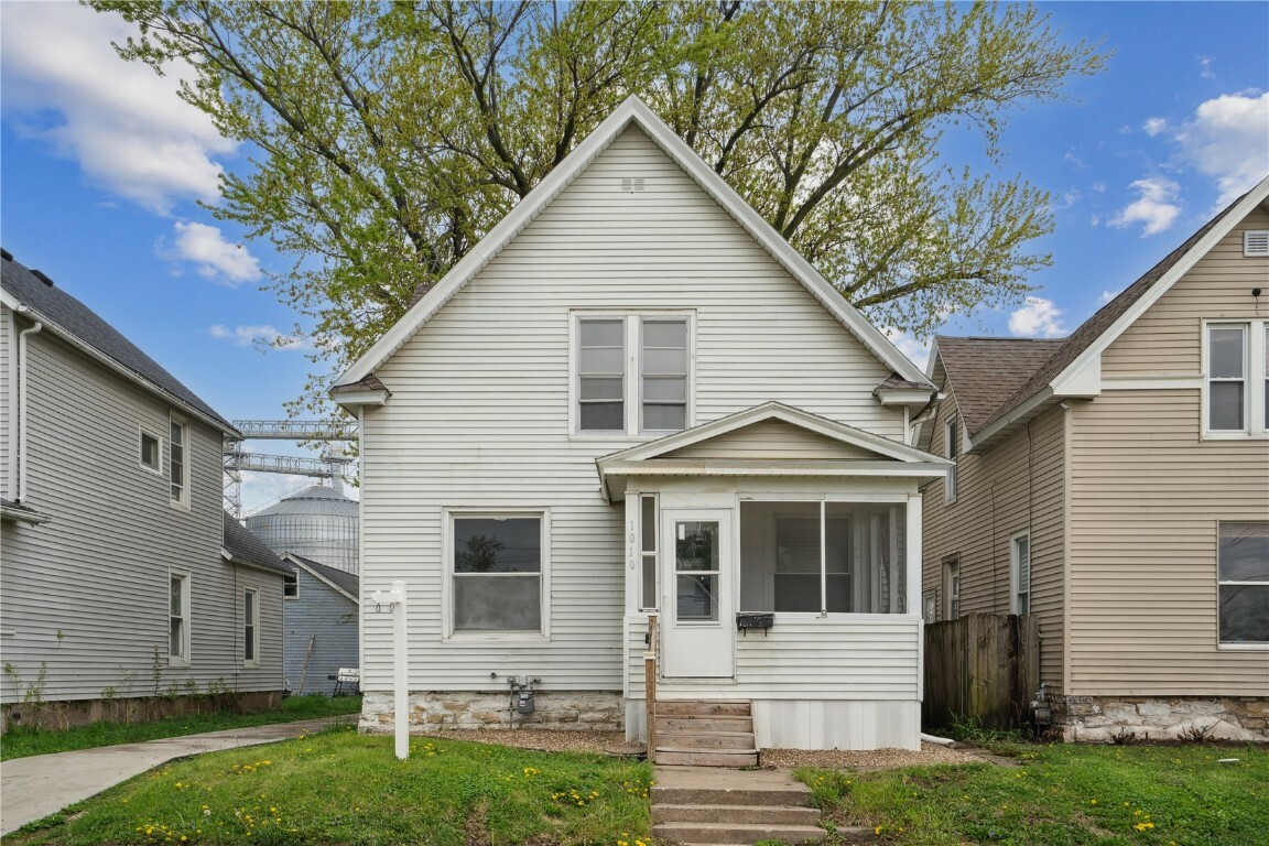 Property Photo: 1010 10th St SW IA 52404