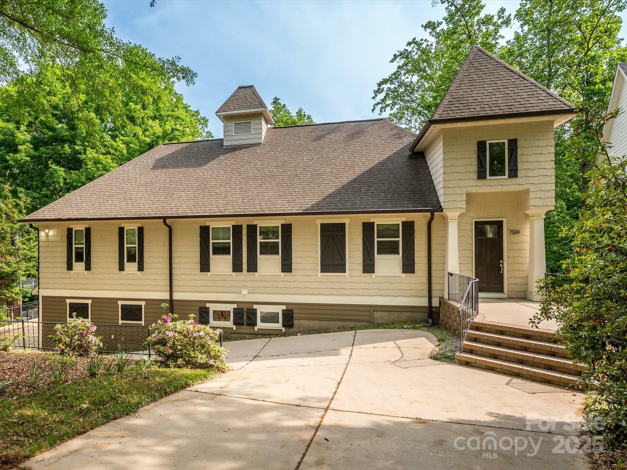 Property Photo: 7324 Leharne Drive NC 28270