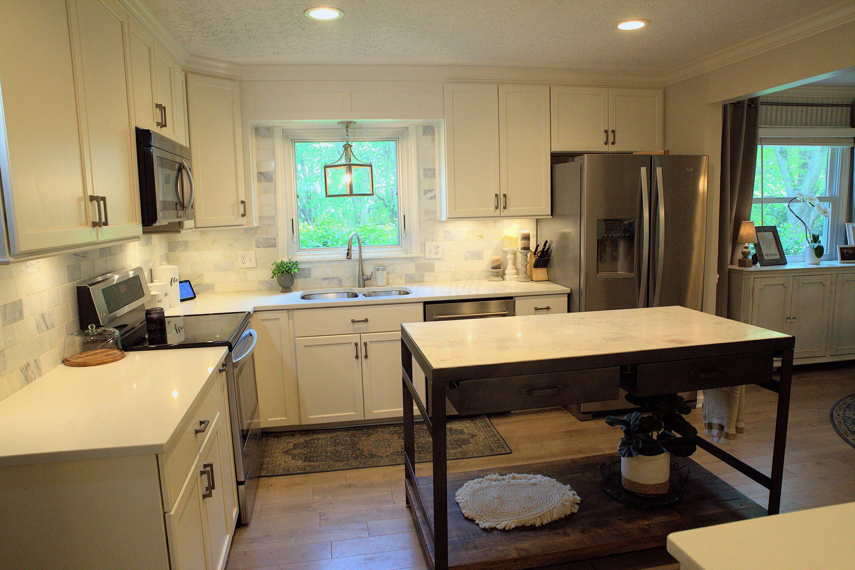 Property Photo: 1782 Hawthorne Parkway OH 43123