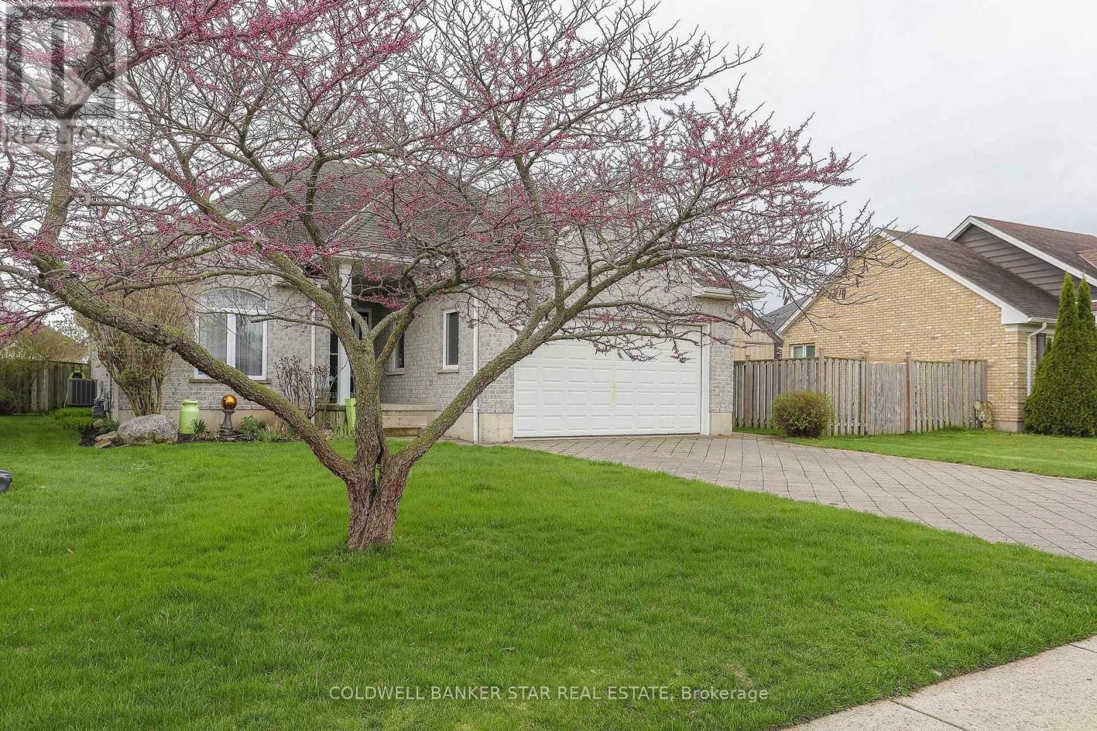 Photo de la propriété: 54 Treadwell Street ON N5H 3J5