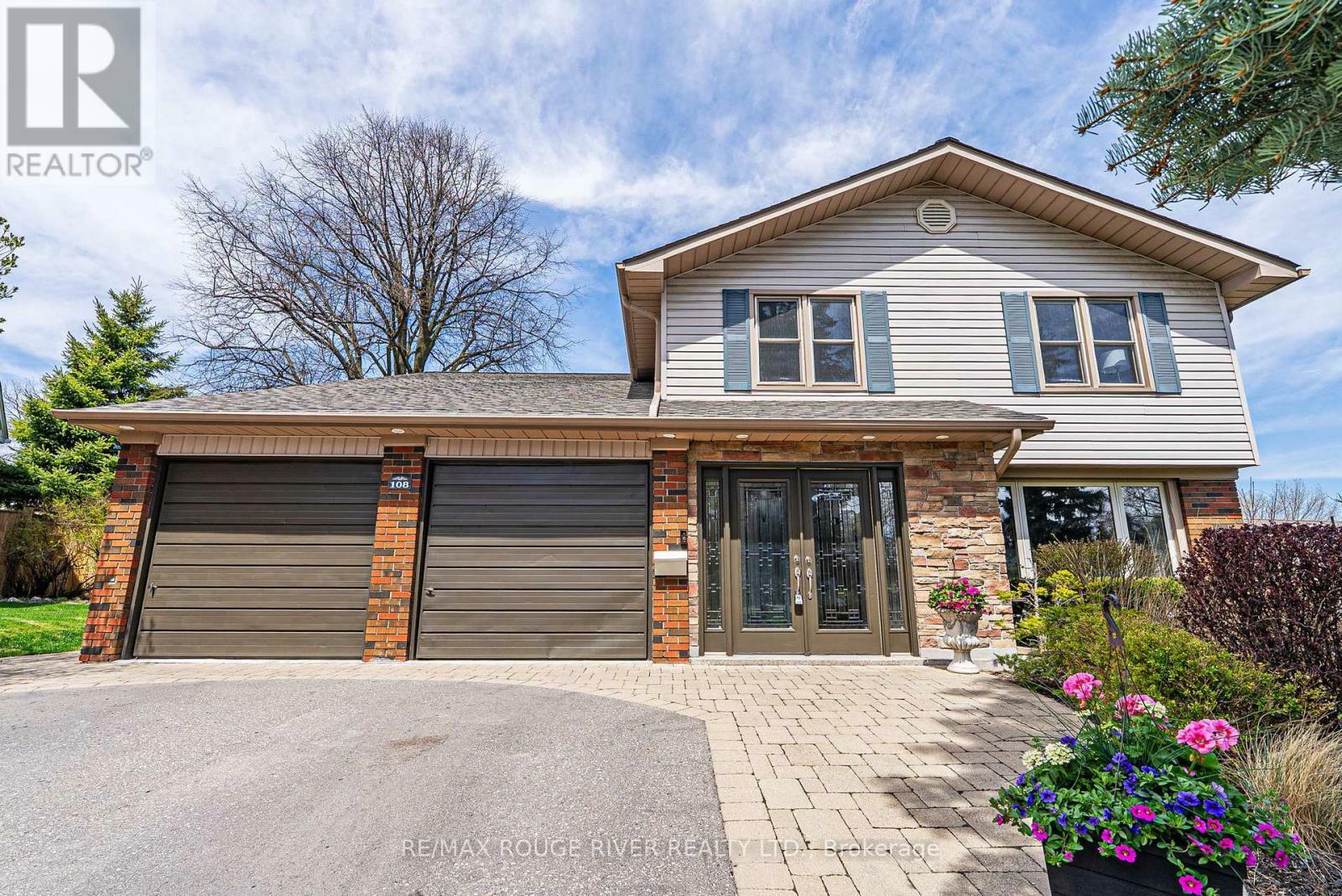 Property Photo: 108 Orchard Court ON L1N 1H4