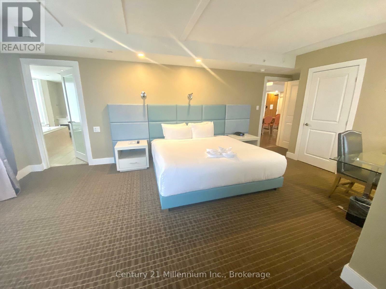 Property Photo: 9 East Harbour Street 6101-03 ON L9Y 5C5