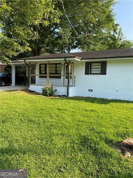 Property Photo: 304 Elizabeth Lane GA 30223
