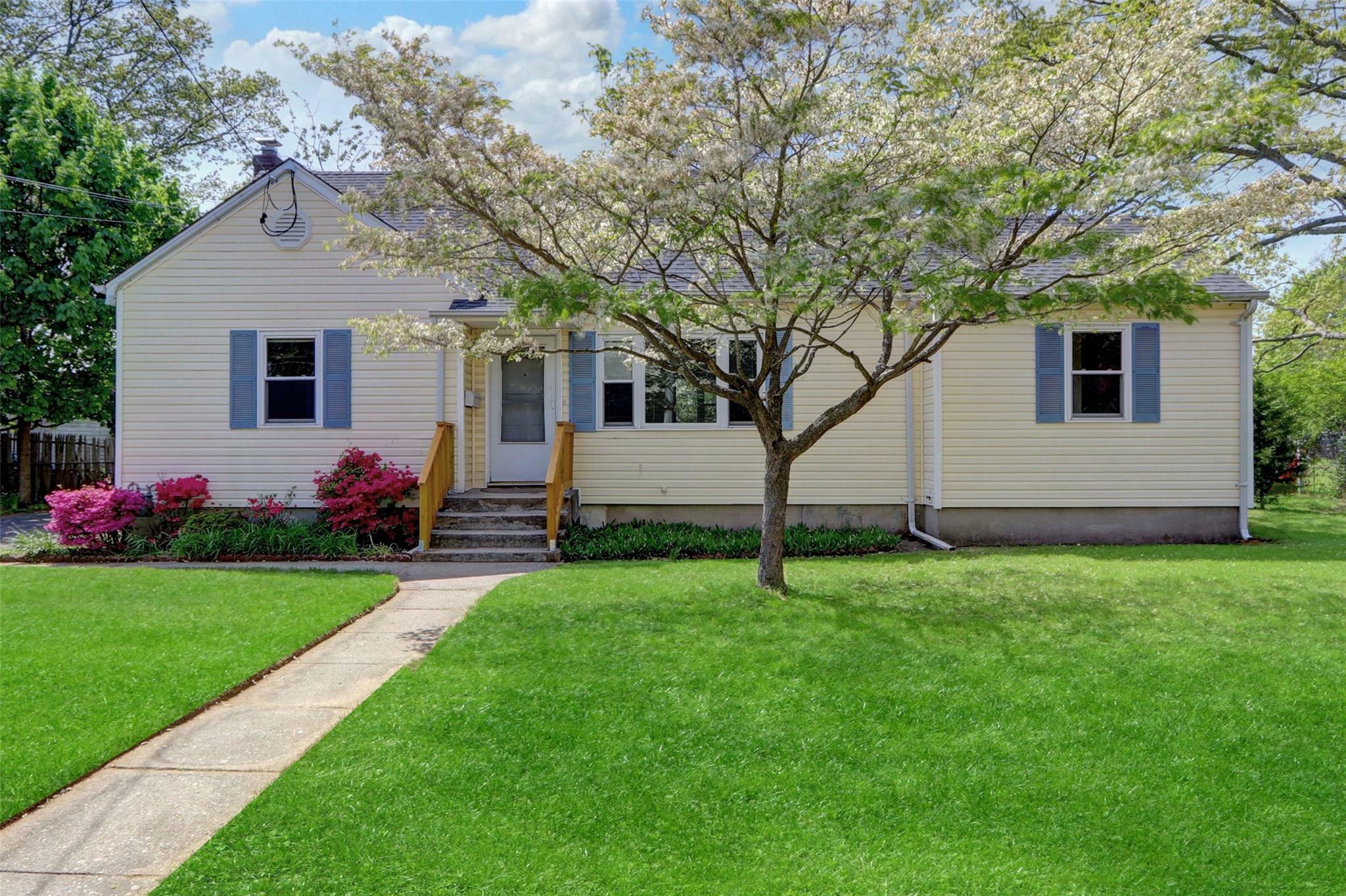 Property Photo: 1358 Manor Lane NY 11706