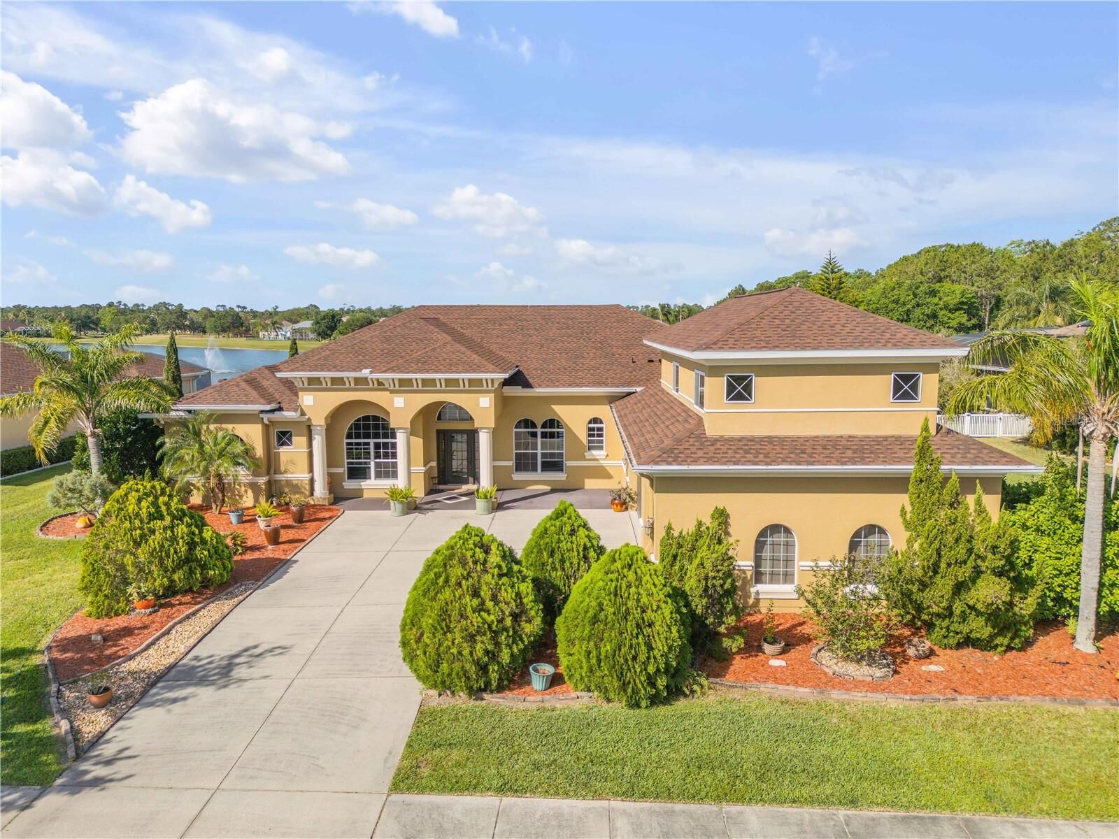 Property Photo: 610 Mura Court FL 32168