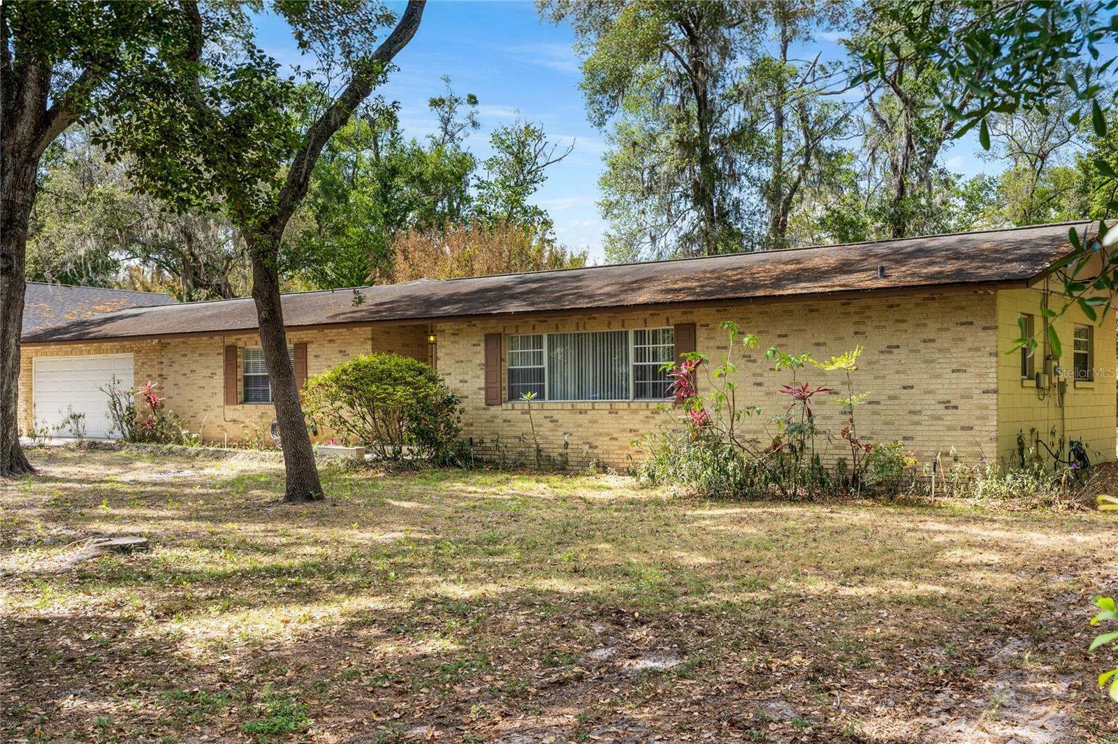 Property Photo: 180 Broadmoor Road FL 32746