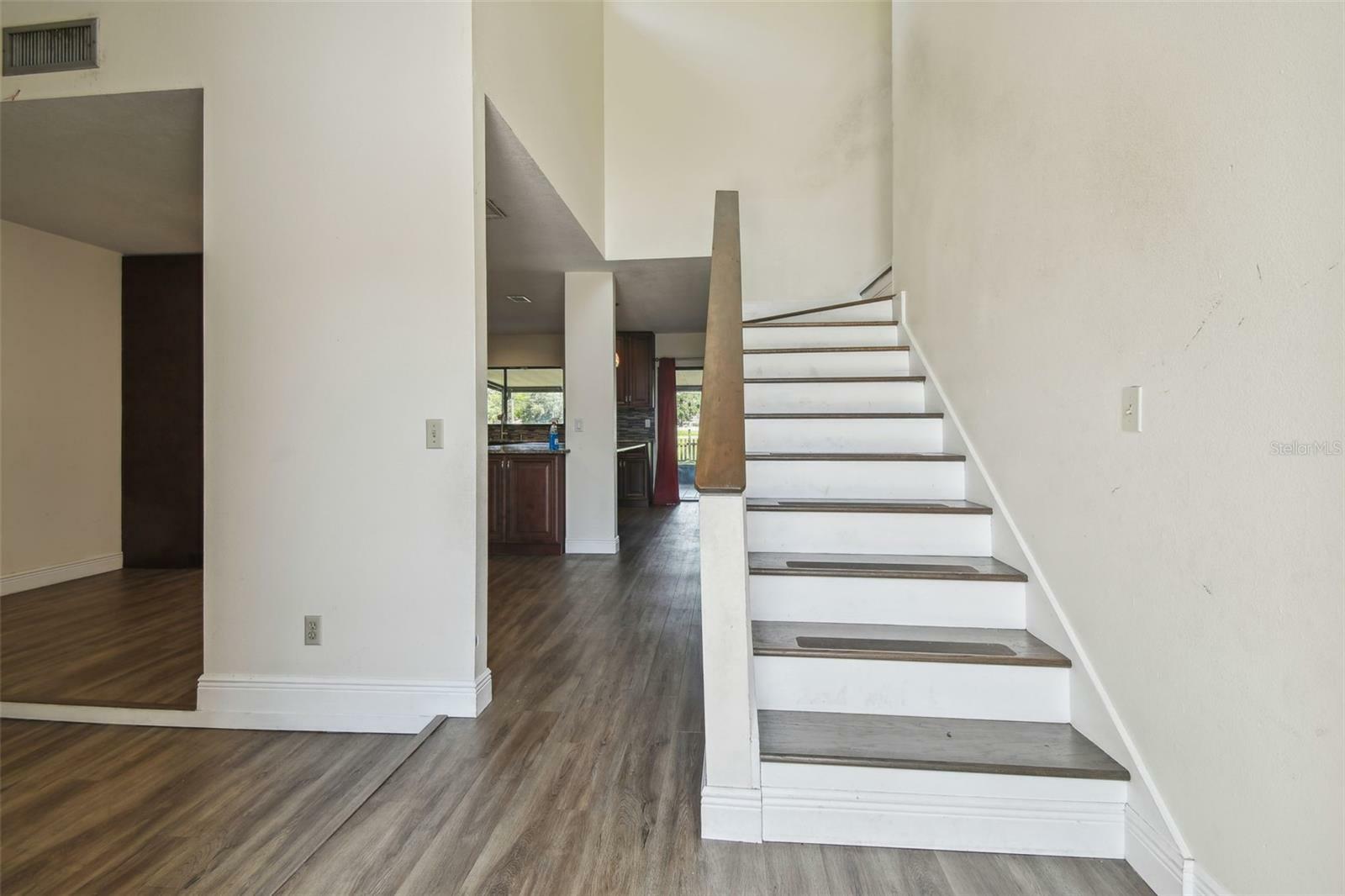 Property Photo: 16169 Gardendale Drive FL 33624
