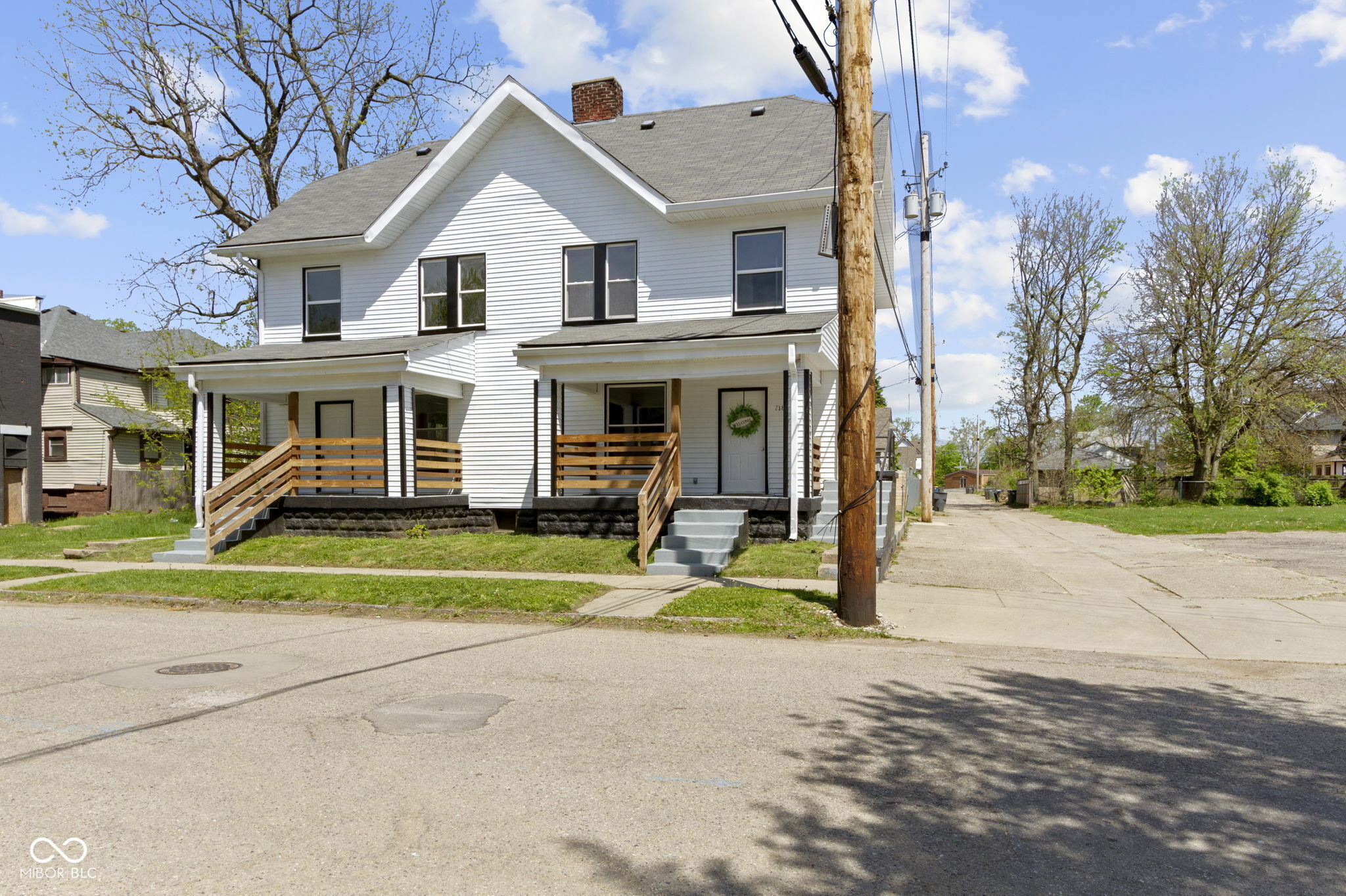 Property Photo: 716 E 27th Street IN 46205