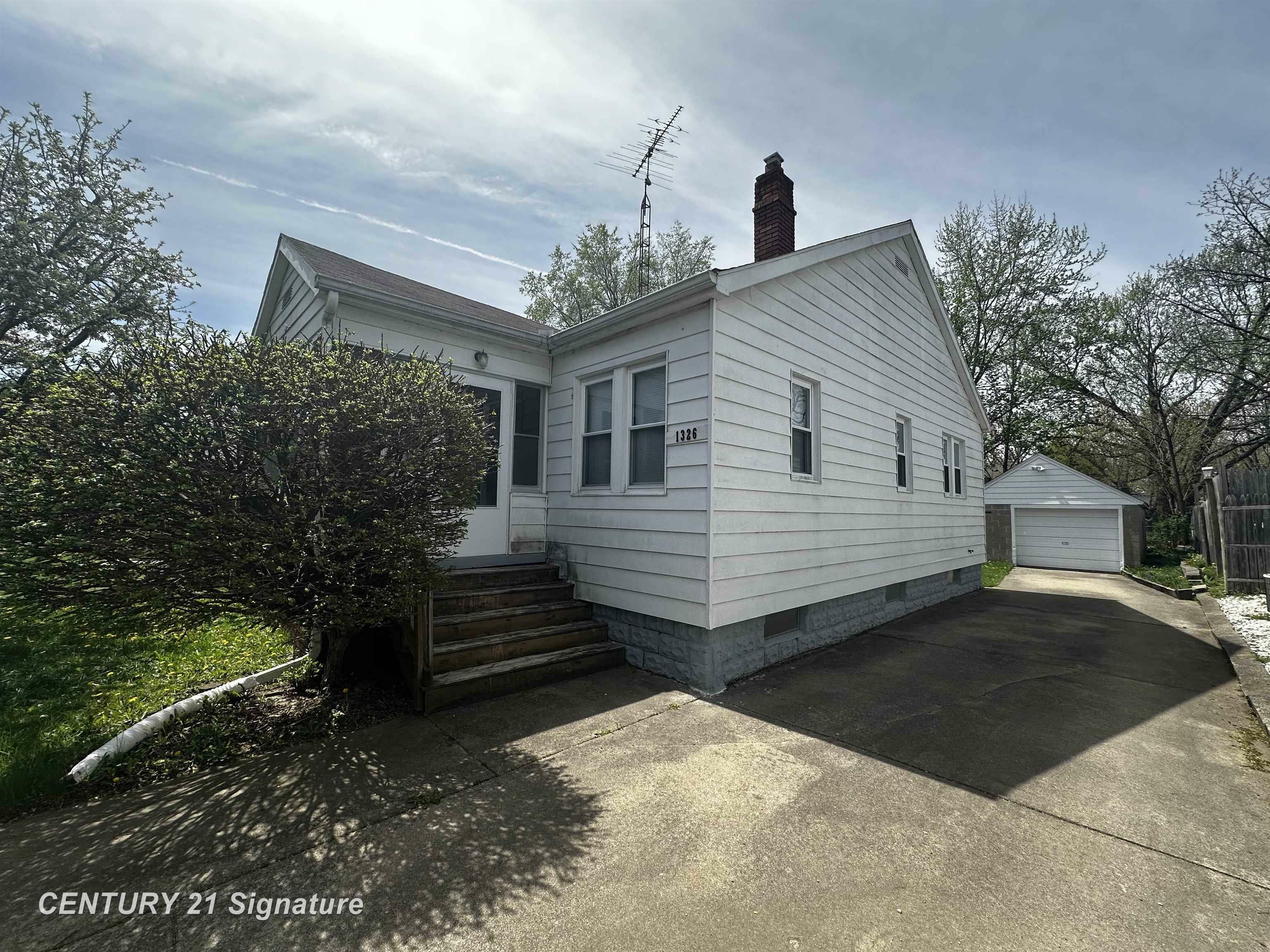 Property Photo: 1326 Hughes Avenue MI 48503-3208