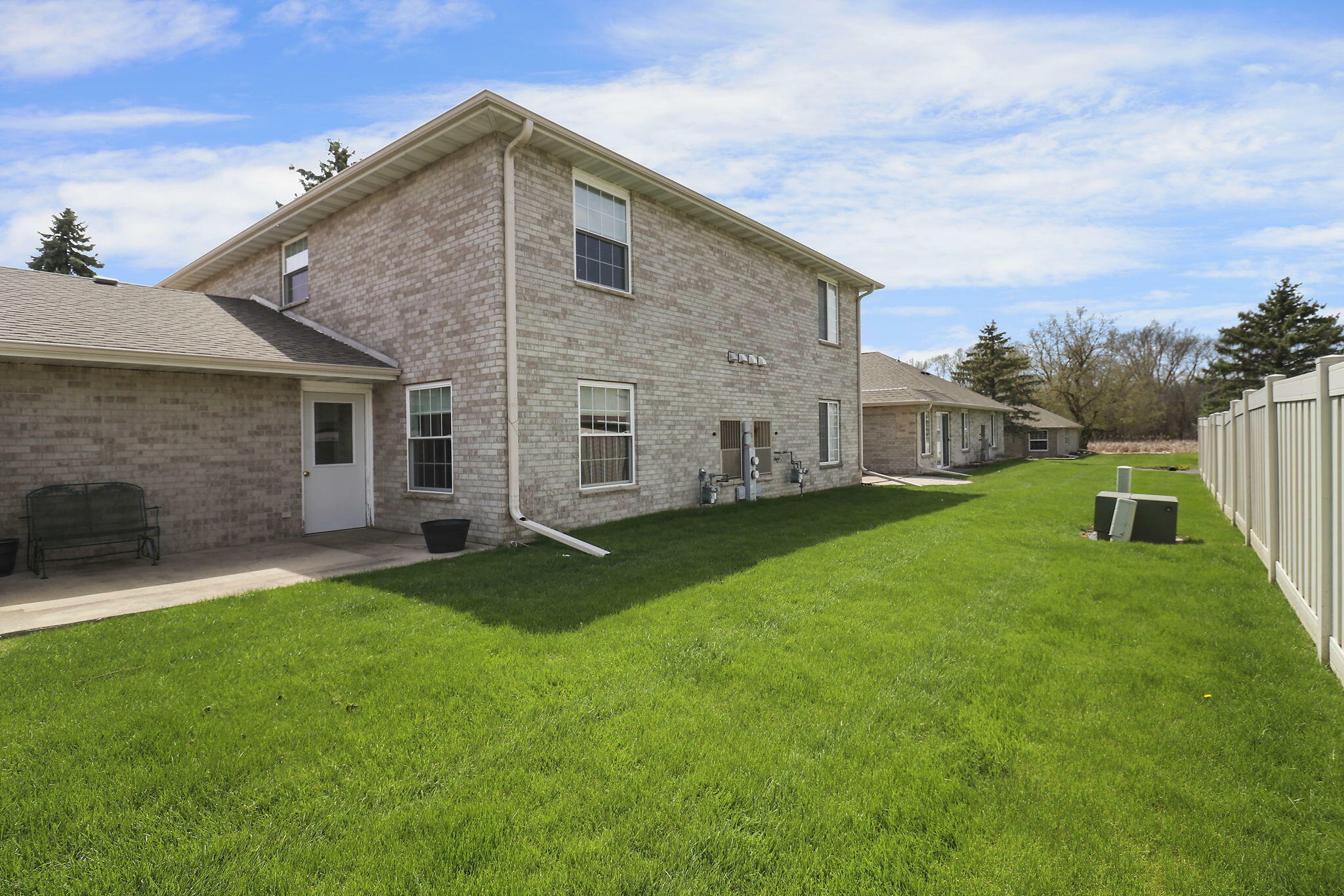 Property Photo: 604 E Market St 103 WI 53121