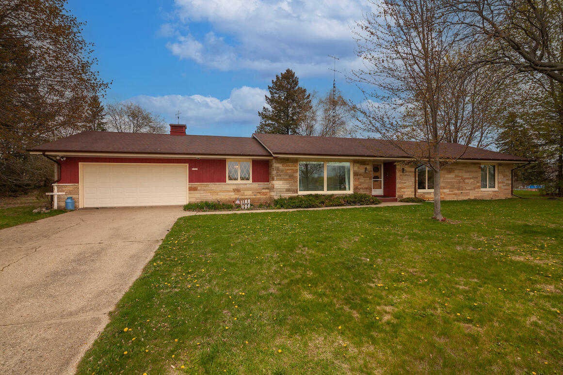 W1940 Park St  Sullivan WI 53178 photo