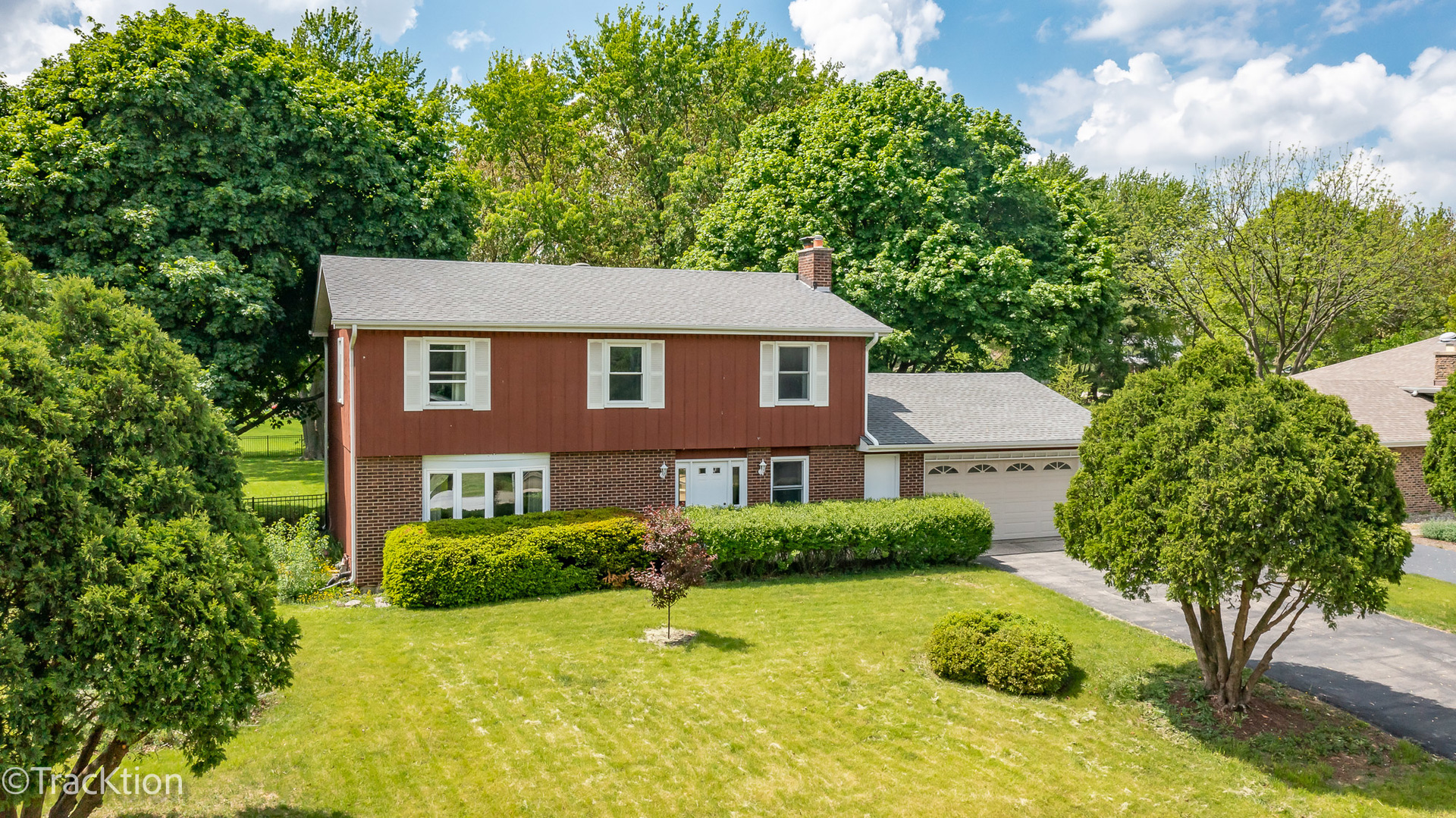 Property Photo: 11S546 Whittington Lane IL 60564