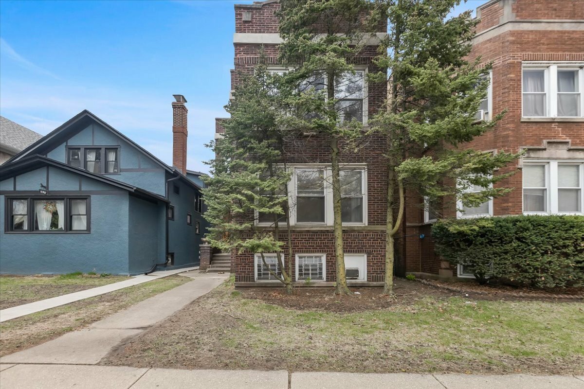 Property Photo: 2139 W Touhy Avenue IL 60645