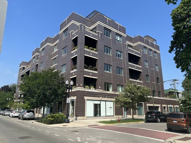 Property Photo: 2246 W Lawrence Avenue 401 IL 60625