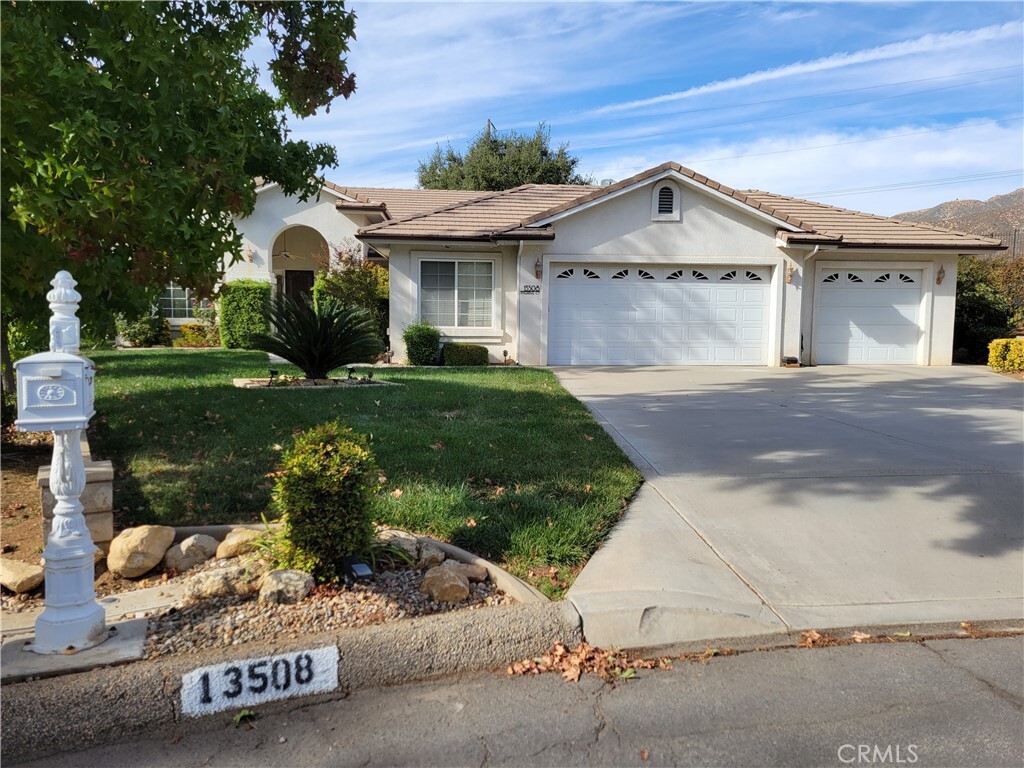 Property Photo: 13508 Pineridge Court CA 92399