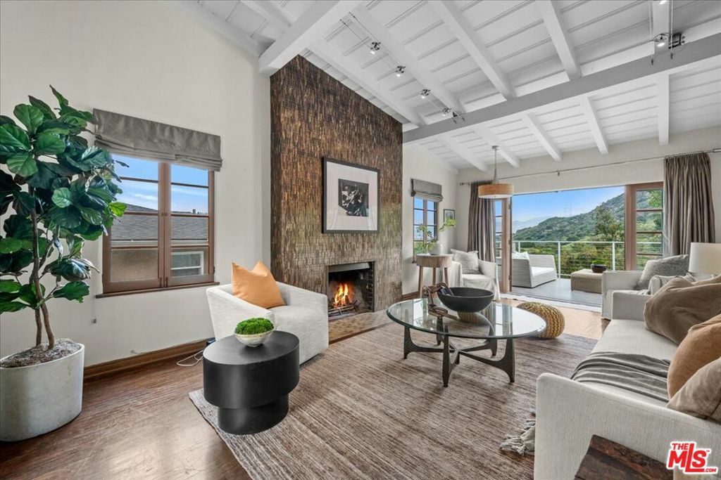 Property Photo:  3074 Lake Hollywood Drive  CA 90068 