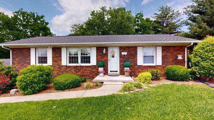 Property Photo: 903 River Ranch Rd TN 37160