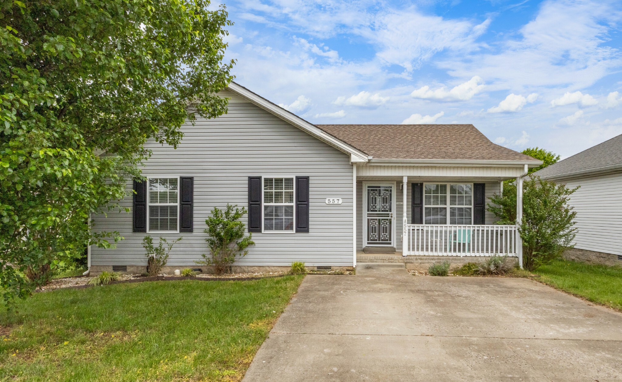Property Photo: 557 Oakmont Dr TN 37042