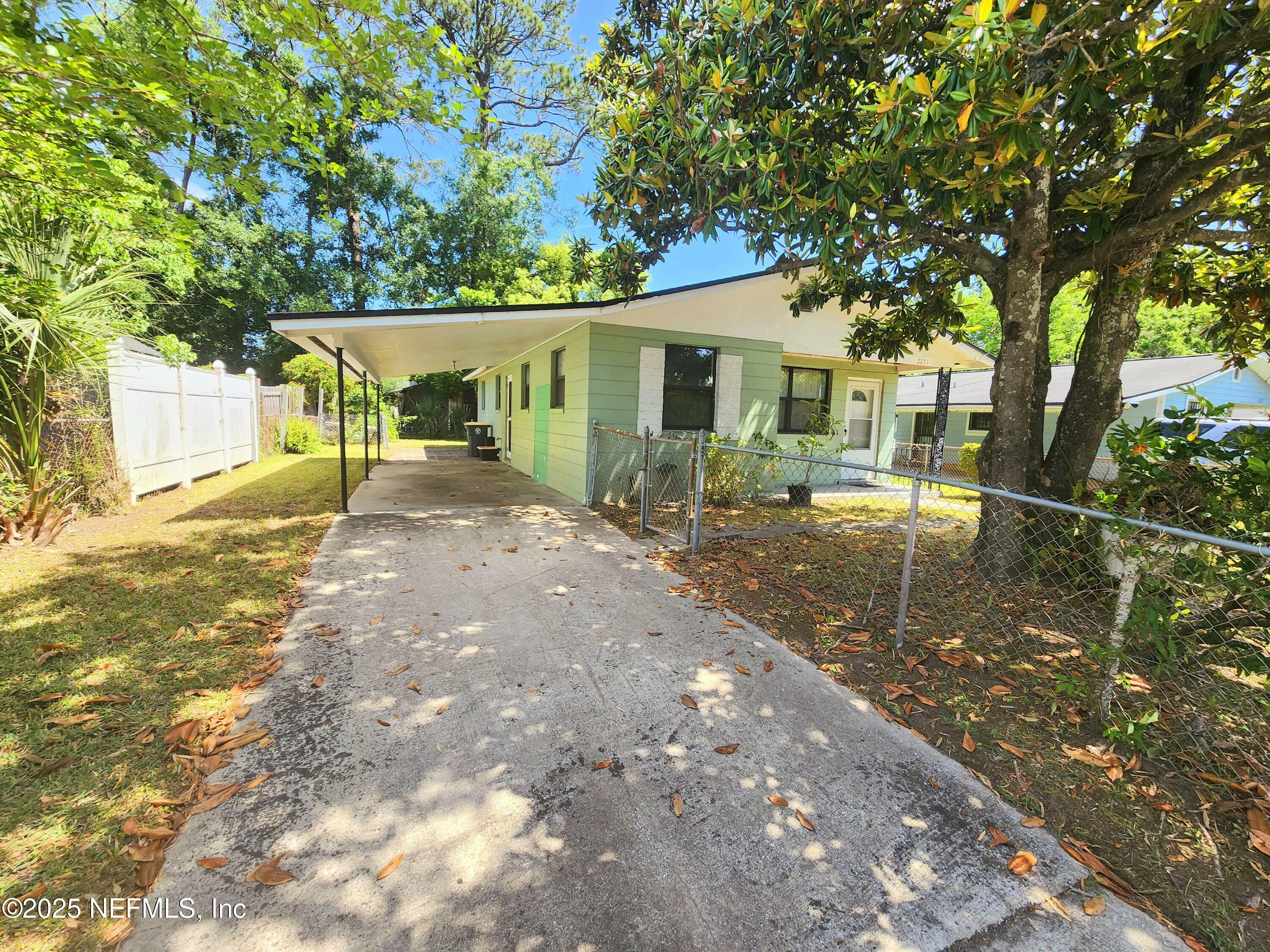 Property Photo: 2271 W 10th Street FL 32209