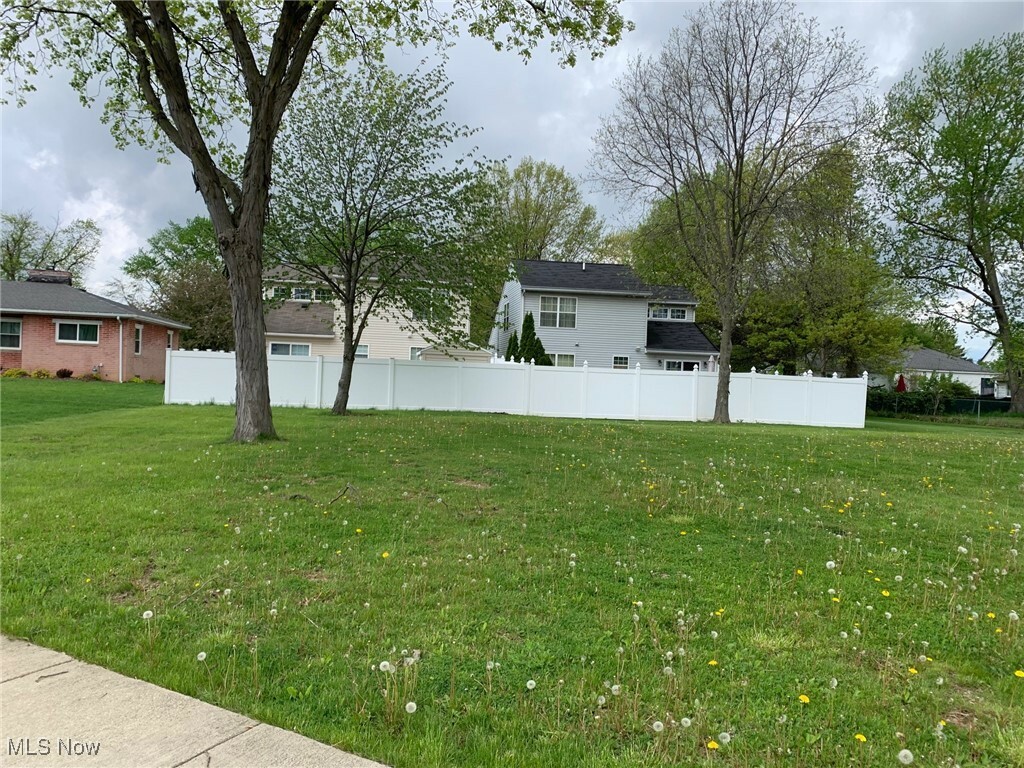 Property Photo: 950 W River Road N OH 44035