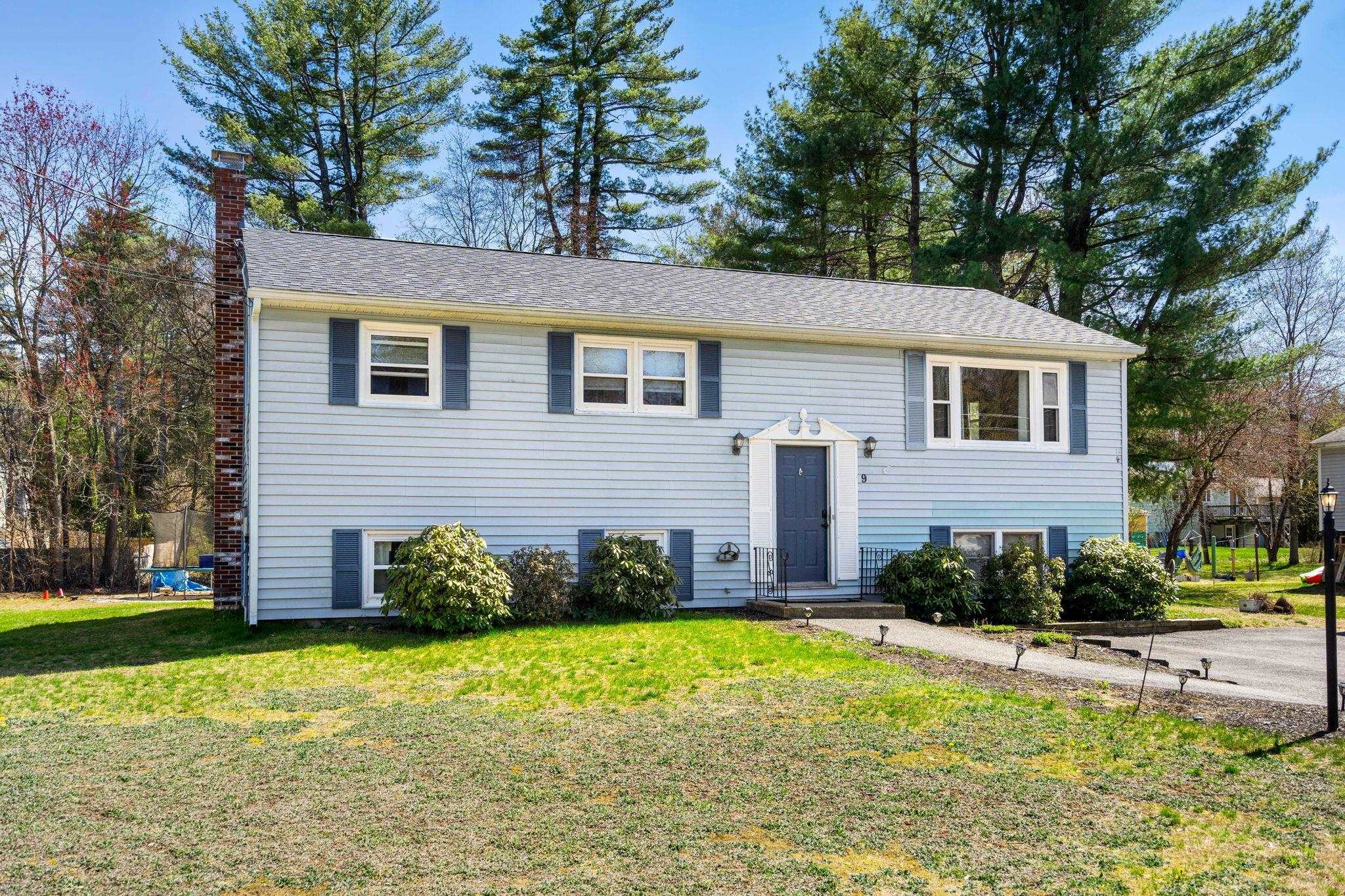 Property Photo: 9 Carriage Lane NH 03054