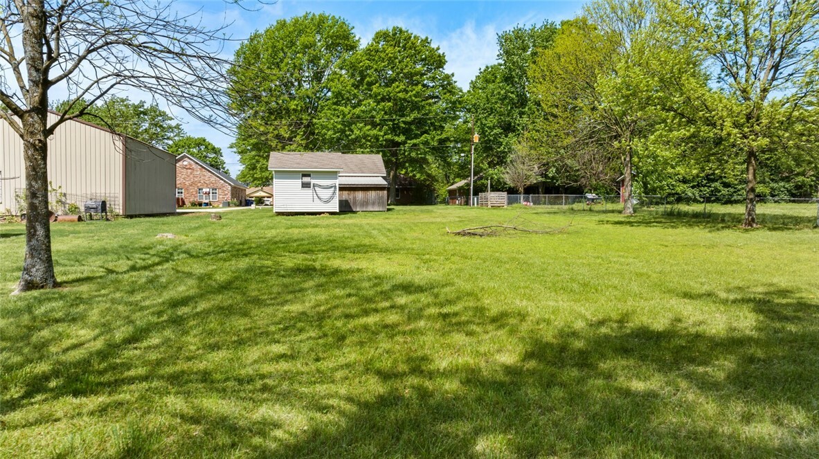 Property Photo: 511 N Oakwood Street AR 72745