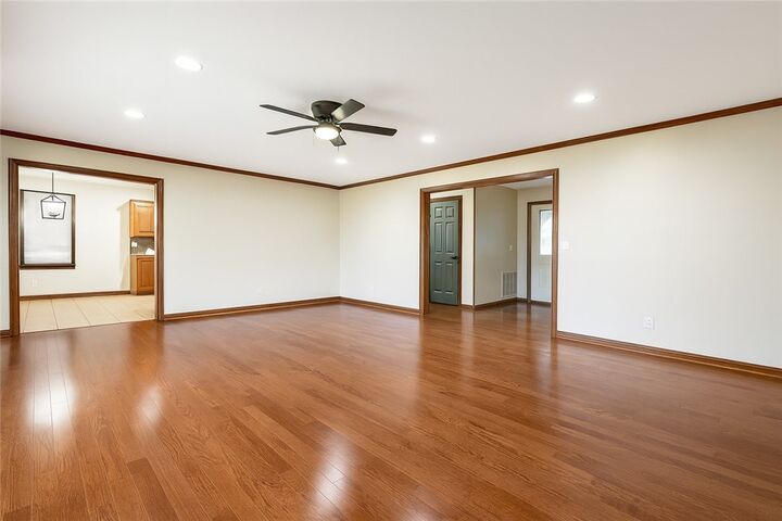 Property Photo: 511 N Oakwood Street AR 72745